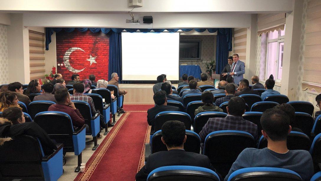İlçe Milli Eğitim Müdürümüz M.Cüneyt ARVAS başkanlığında tüm okul müdürleri ve müdür yetkili öğretmenlerinin katılımıyla 18-22 Kasım 2019 ara tatil etkinlik programlarının ve öğretmen mesleki çalışma programlarının planlanması için toplantı düzenlendi.